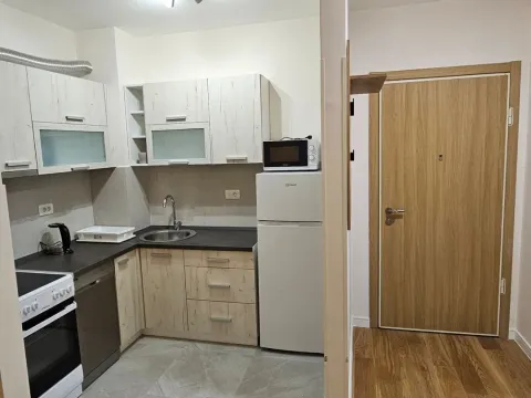 Izdavanje, jednosoban stan, 42m², City Kvart, Podgorica - image 1