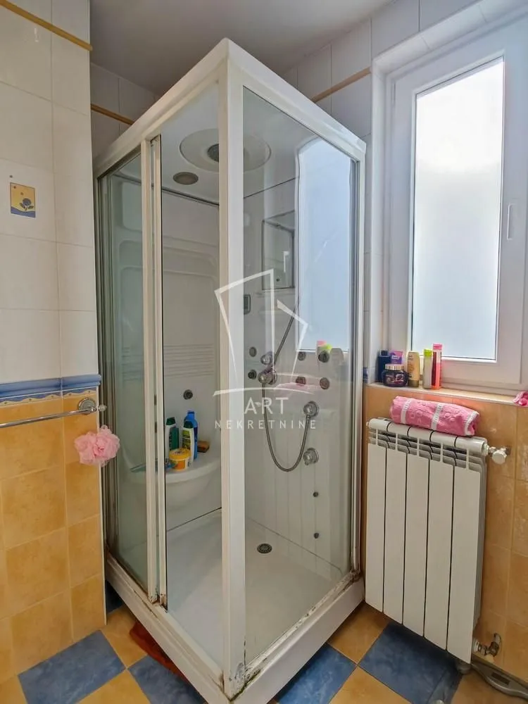 Prodaja, kuća, 204m², Banjica, Voždovac Sve Podlokacije