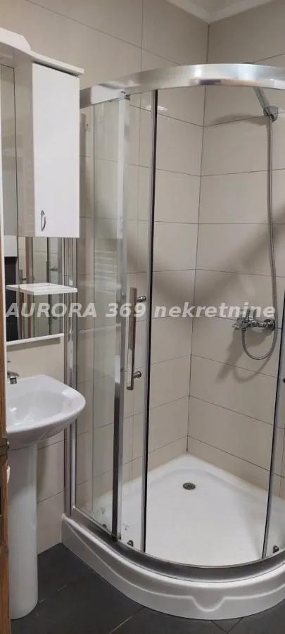 Izdavanje, jednosoban stan, 40m², Salajka, Novi Sad Sve Podlokacije