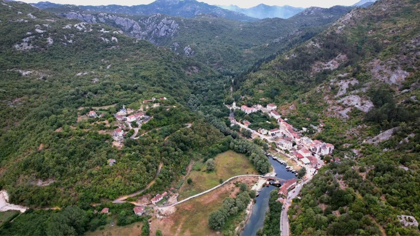 Prodaja, plac, 1300m², Cetinje, Crna Gora