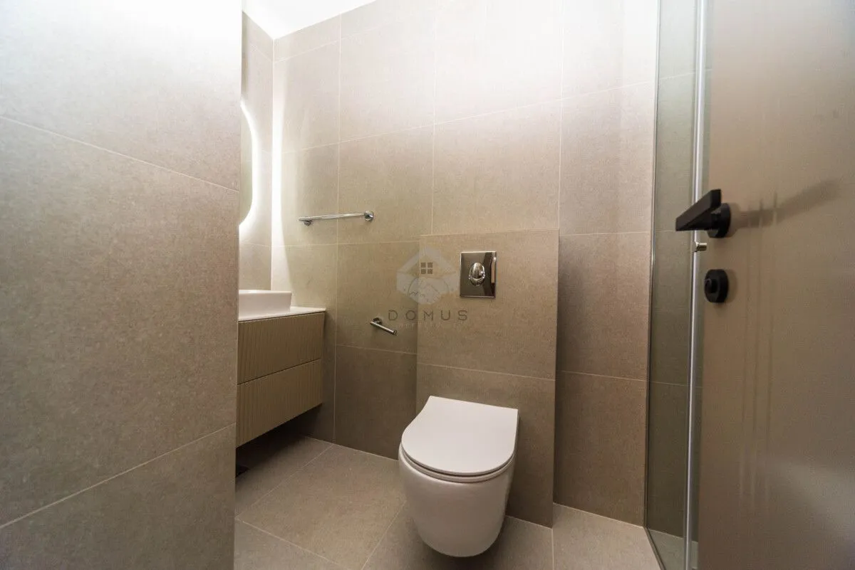 Izdavanje, kuća, 280m², Stari Aerodrom, Podgorica