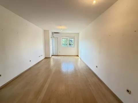 Izdavanje, dvosoban stan, 68m², City Kvart, Podgorica