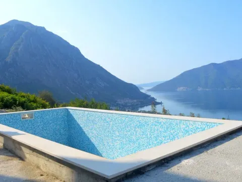 Sale, house, 300m², Risan, Kotor