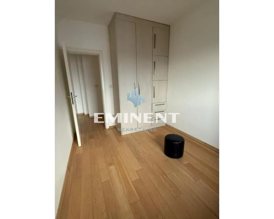 Izdavanje, trosoban stan, 73m², Crveni Krst, Beograd