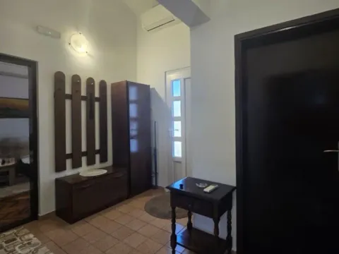 Izdavanje, dvosoban stan, 80m², Dalmatinska ulica, Podgorica - image 12