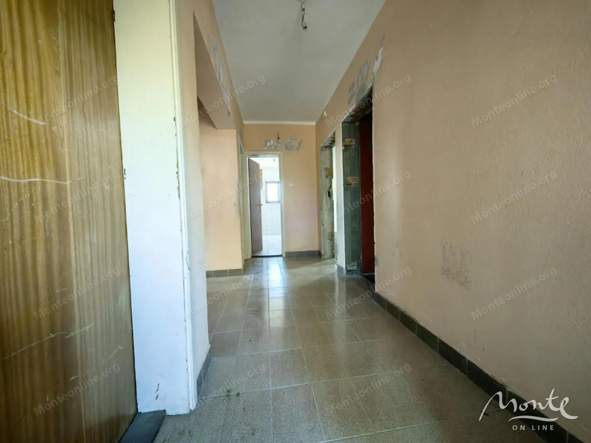 Prodaja, kuća, 385m², Donja Gorica, Podgorica