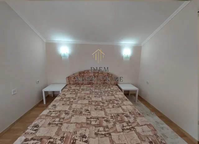 Izdavanje, dvosoban stan, 70m², Škaljari, Kotor