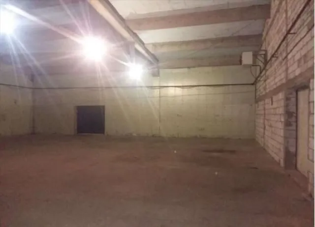 Izdavanje, poslovni prostor, 700m², Surčin, Beograd