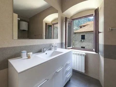 Prodaja, kuća, 450m², Kotor, Crna Gora - image 13