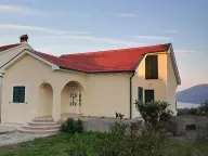 Izdavanje, kuća, 250m², Herceg Novi, Crna Gora - image 1