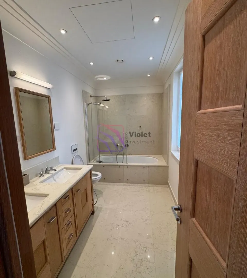 Rent, four bedroom apartment, 240m², Porto Montenegro, Tivat