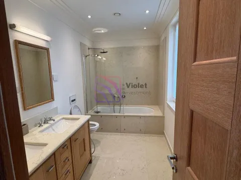 Izdavanje, četvorosoban stan, 240m², Porto Montenegro, Tivat - image 9