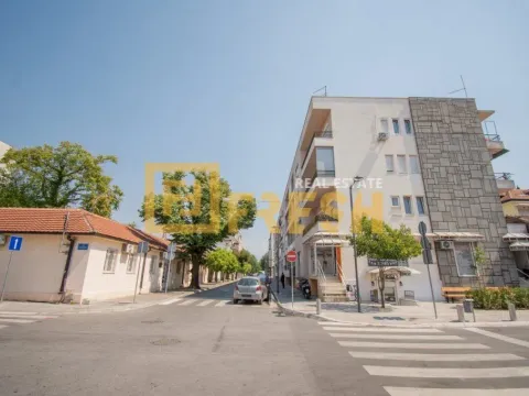 Izdavanje, poslovni prostor, 80m², Centar, Podgorica