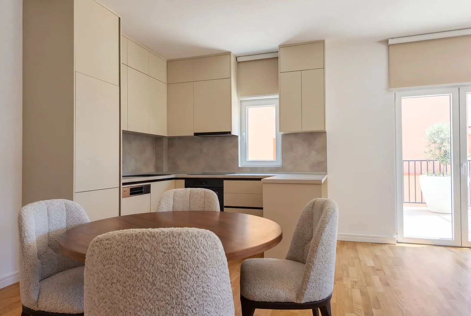 Sale, two bedroom apartment, 63m², Sutomore, Bar