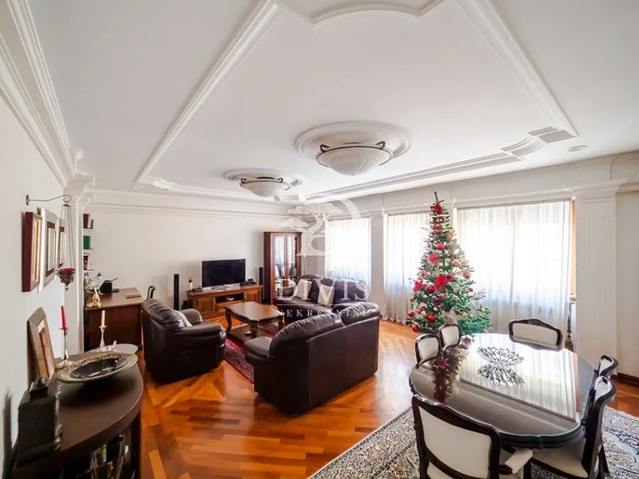 Izdavanje, četvorosoban stan, 107m², Slavija, Vračar Sve Podlokacije