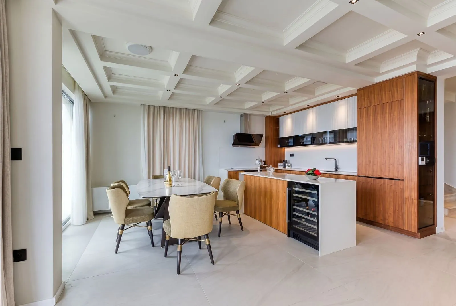 Prodaja, kuća, 250m², Blizikuće, Budva