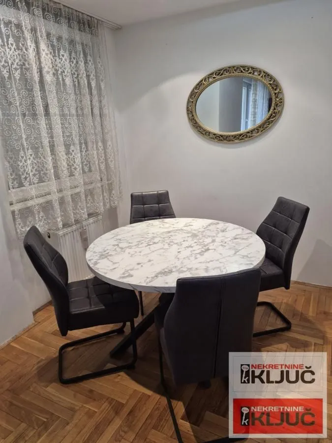 Izdavanje, trosoban stan, 71m², Centar, Novi Sad