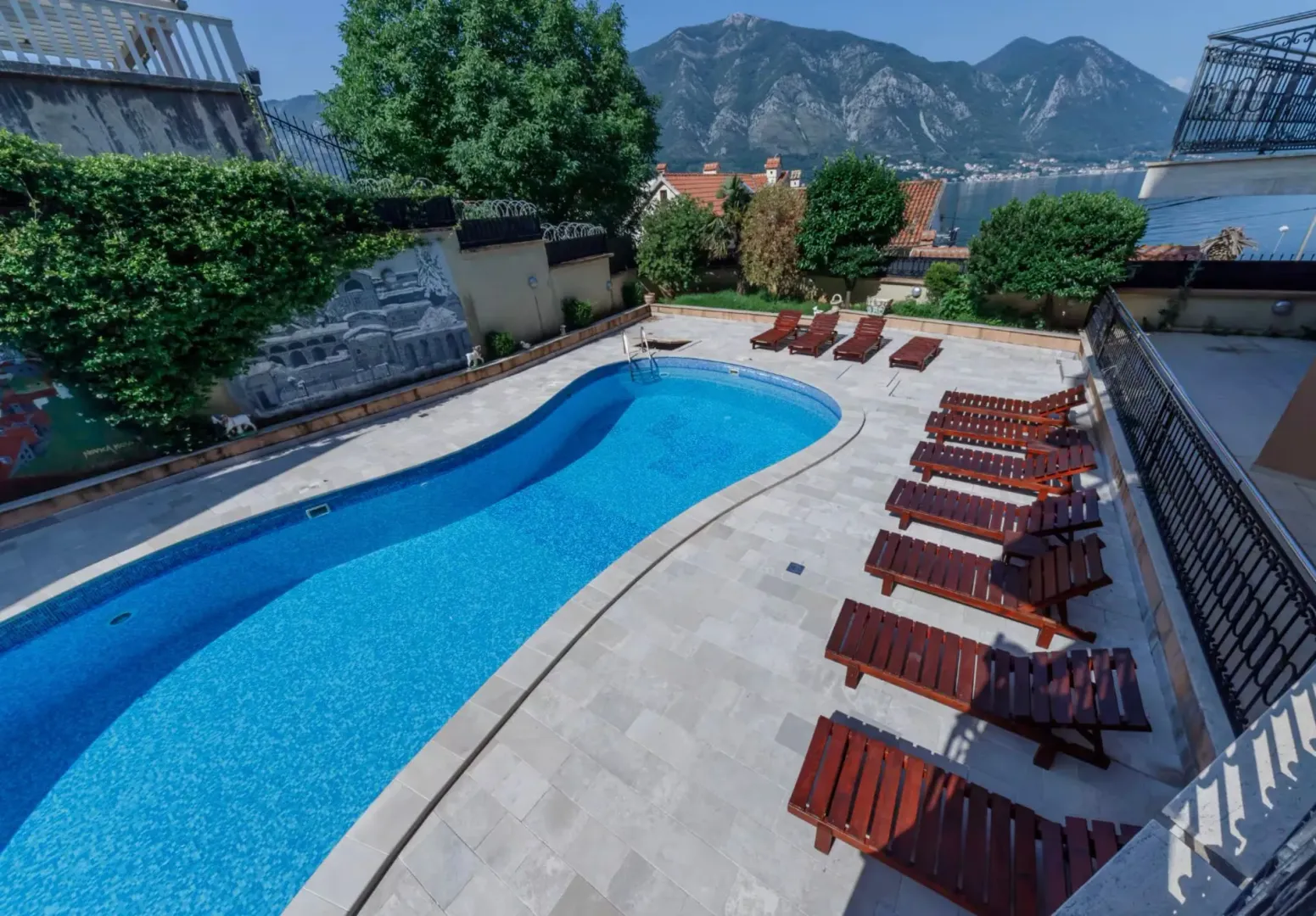 Sale, two bedroom apartment, 90m², Dobrota, Kotor