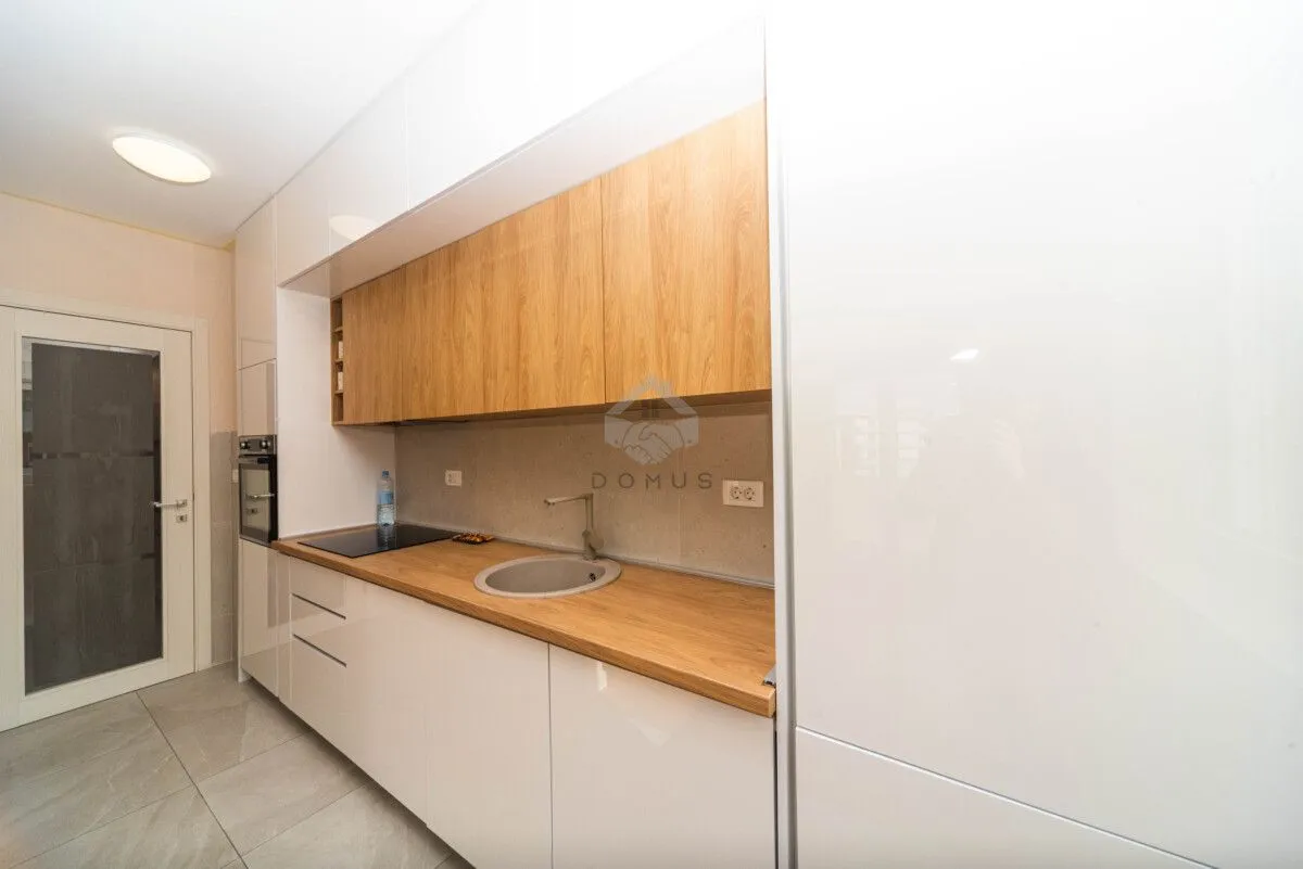 Izdavanje, poslovni prostor, 95m², Central Point, Podgorica