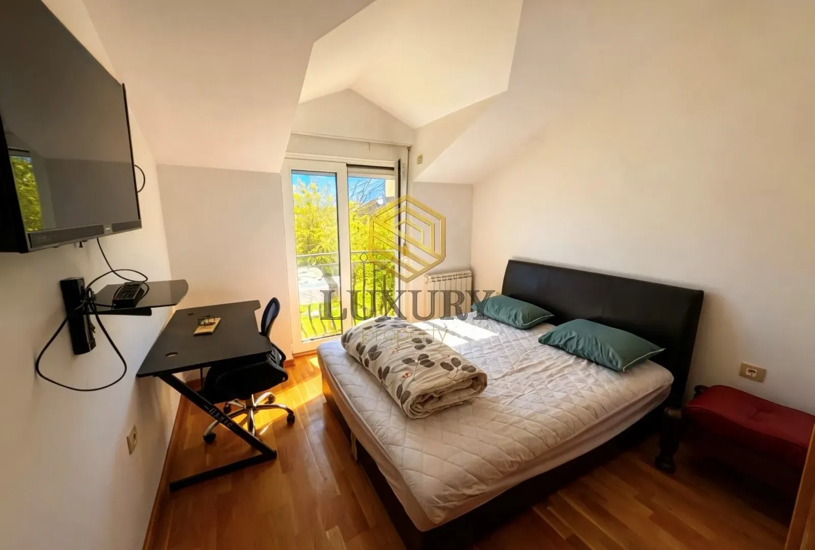 Izdavanje, kuća, 160m², Rogami, Podgorica