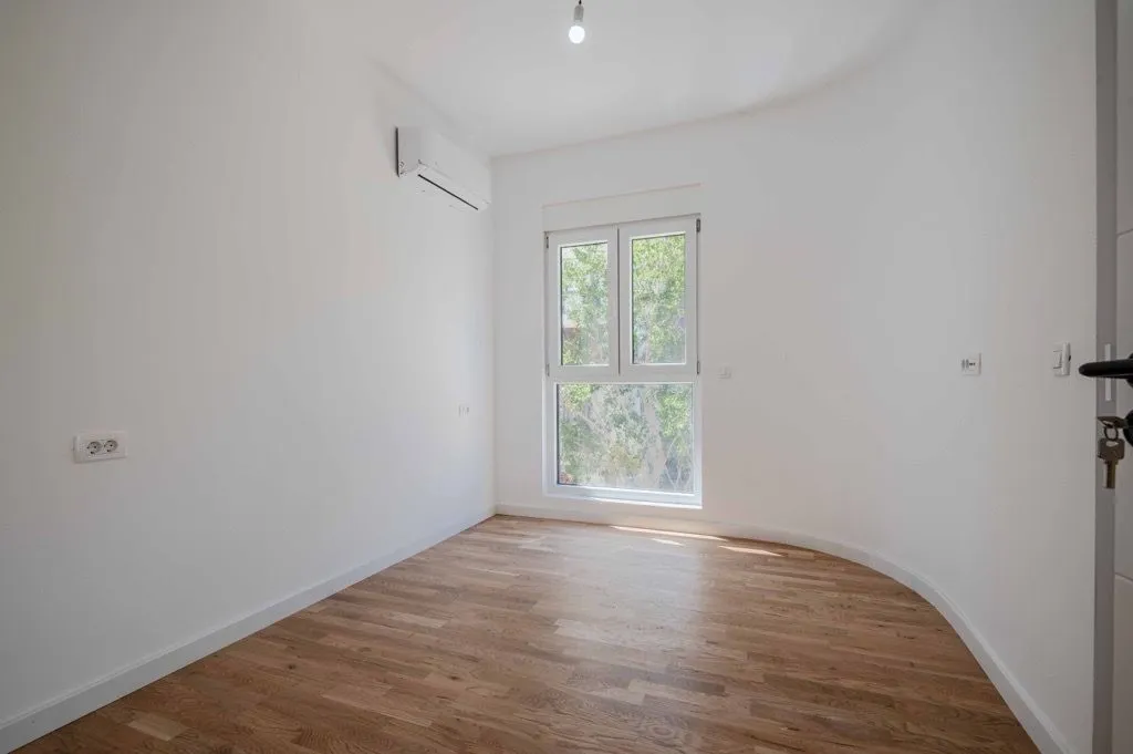 Prodaja, dvosoban stan, 65m², Centar, Bar