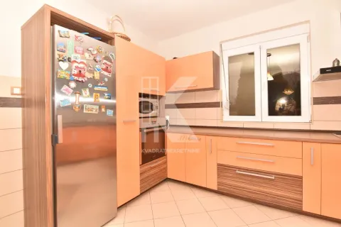 Rent, house, 175m², Vranići, Podgorica - image 6