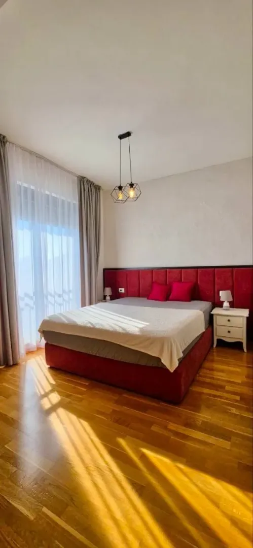 Izdavanje, dvosoban stan, 86m², Bečići, Budva