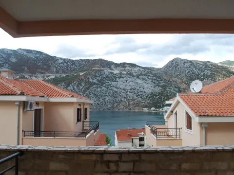 Prodaja, stan, 57m², Risan, Kotor - image 12