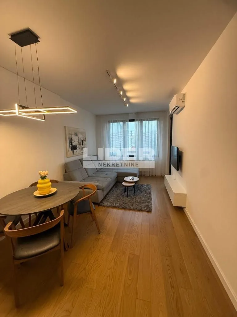 Prodaja, trosoban stan, 64m², Novi Beograd Sve Podlokacije, Beograd