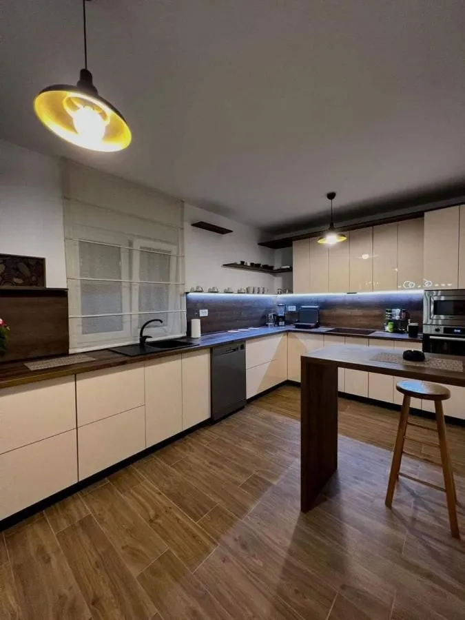 Rent, four bedroom apartment, 240m², Kotor, Crna Gora