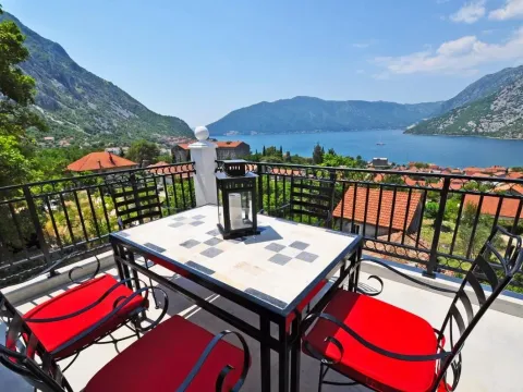 Prodaja, dvosoban stan, 200m², Risan, Kotor - image 12