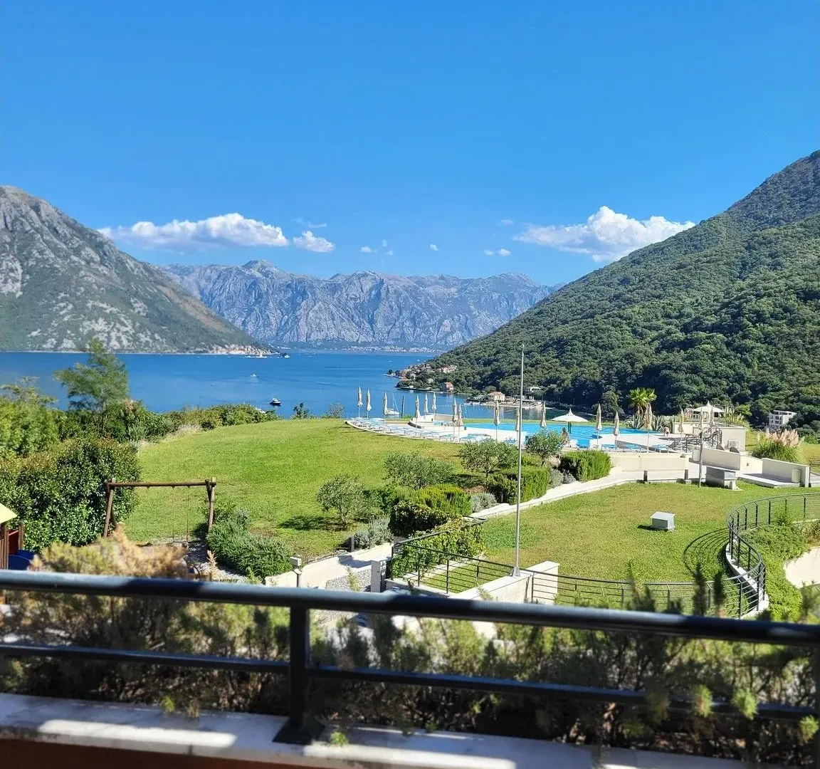 Sale, one bedroom apartment, 61m², Morinj, Kotor