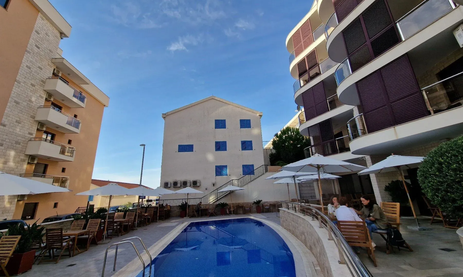 Izdavanje, jednosoban stan, 87m², Bečići, Budva