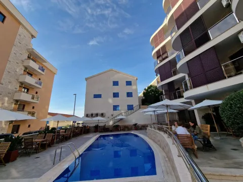 Rent, one bedroom apartment, 87m², Bečići, Budva - image 22