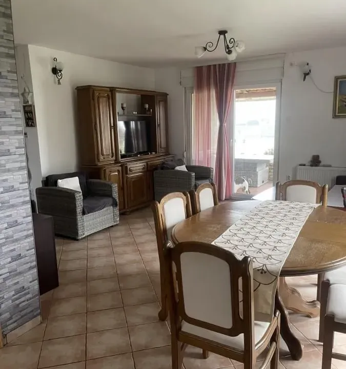 Izdavanje, kuća, 110m², Zemun Ugrinovci, Zemun Sve Podlokacije