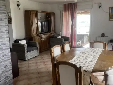 Rent, house, 110m², Zemun Ugrinovci, Zemun Sve Podlokacije