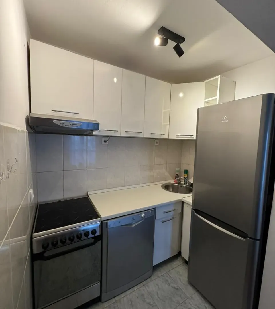 Izdavanje, jednosoban stan, 35m², Centar, Podgorica