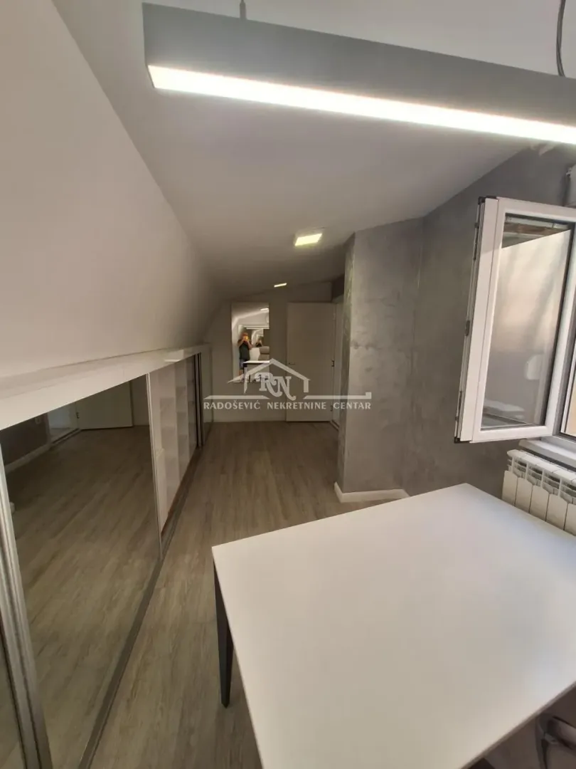 Prodaja, četvorosoban stan, 118m², Đeram Pijaca, Beograd