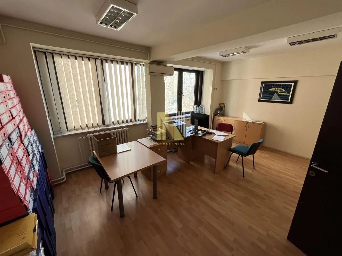 Rent, office space, 228m², Bulevar Oslobodjenja, Novi Sad Sve Podlokacije