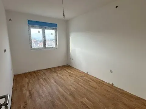 Prodaja, jednosoban stan, 42m², Stari Aerodrom, Podgorica - image 3
