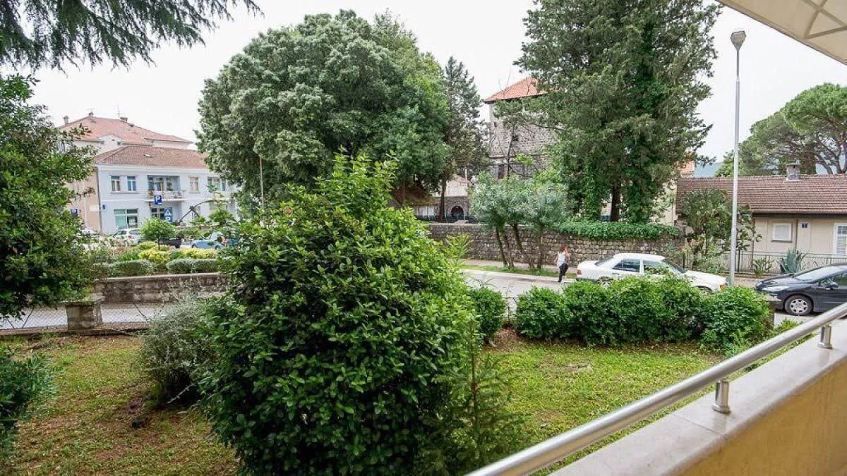 Prodaja, dvosoban stan, 70m², Centar, Tivat