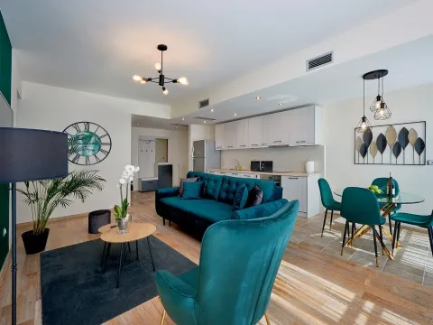 Prodaja, dvosoban stan, 75m², Dobrota, Kotor - image 2