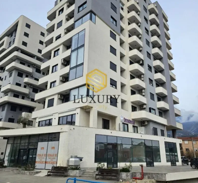 Prodaja, poslovni prostor, 180m², Centar, Bar