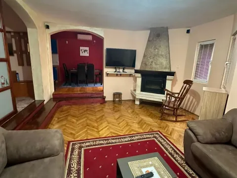 Rent, house, 200m², Donja Gorica, Podgorica - image 1