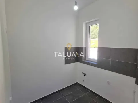Sale, two bedroom apartment, 58m², Petrovac, Budva - image 2