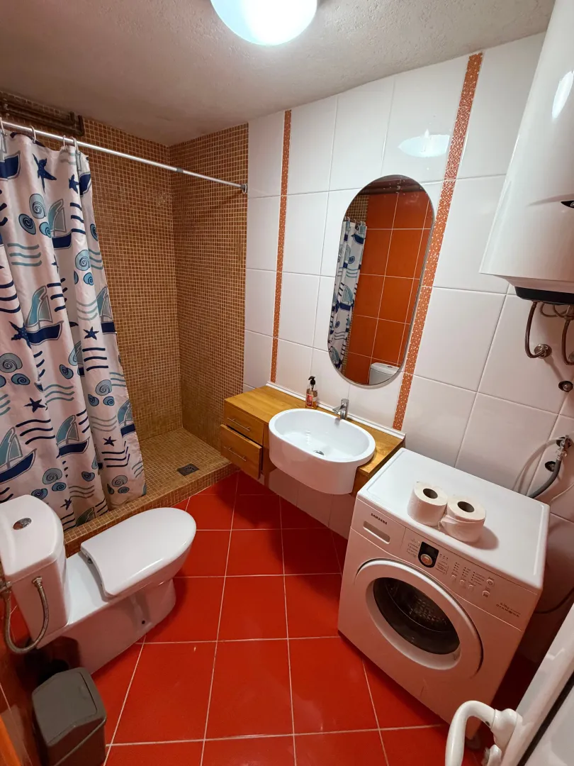 Izdavanje, dvosoban stan, 90m², Buljarica, Budva