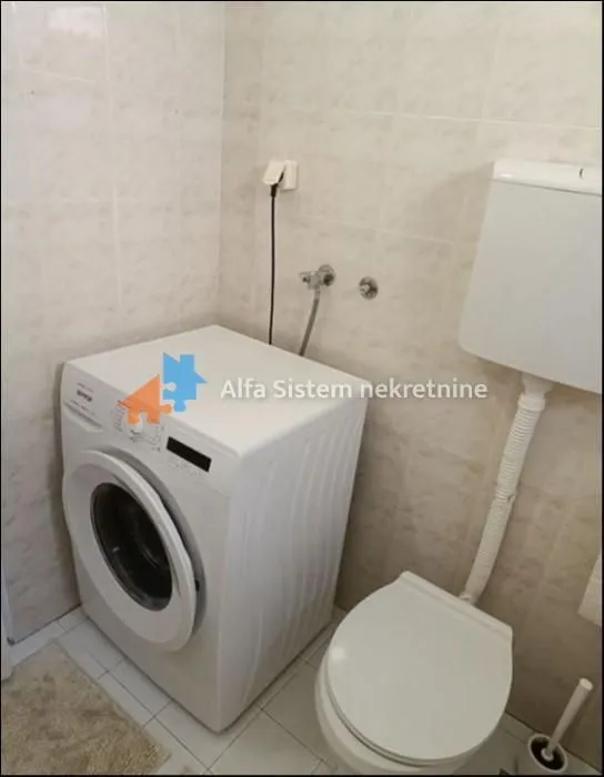 Izdavanje, trosoban stan, 80m², Savski Venac, Beograd