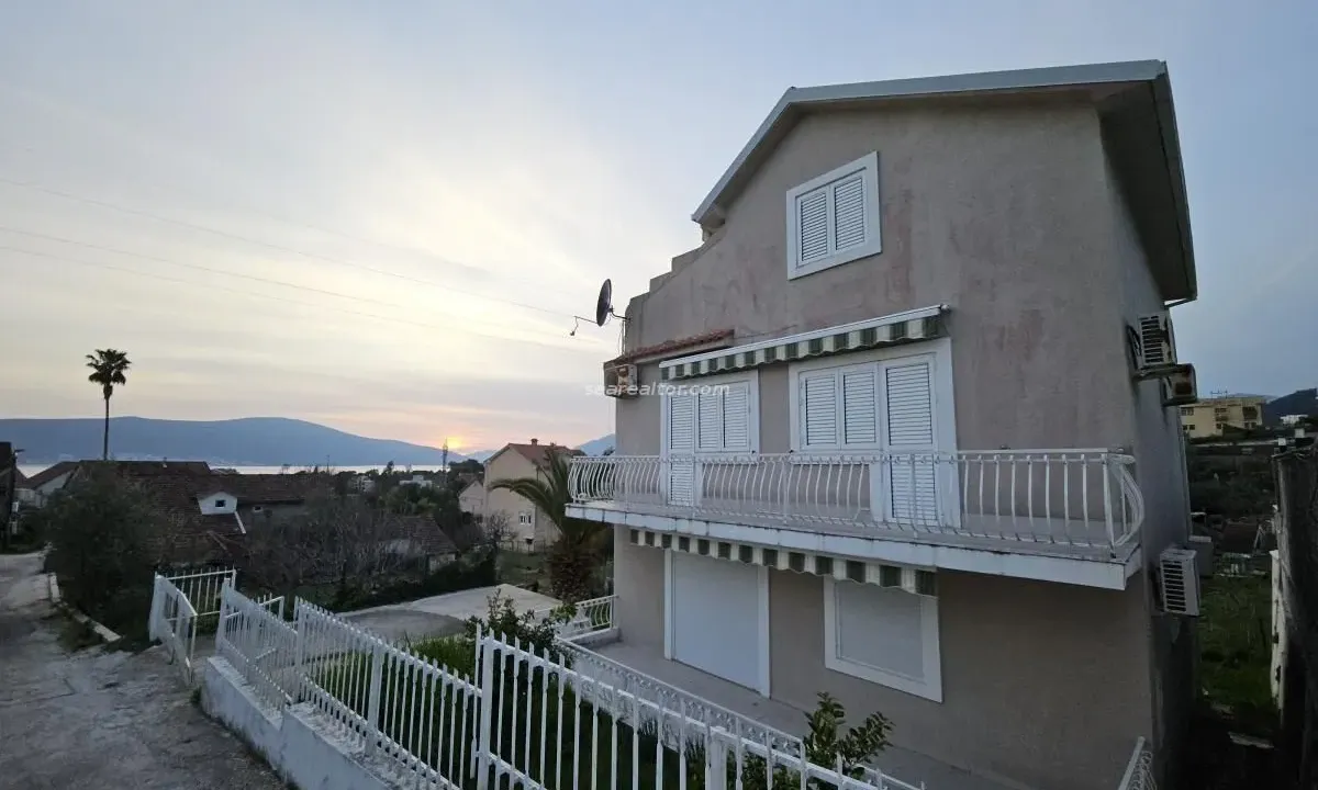 Prodaja, kuća, 220m², Centar, Tivat