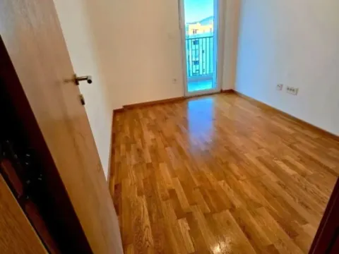 Prodaja, dvosoban stan, 72m², Stari Aerodrom, Podgorica - image 6