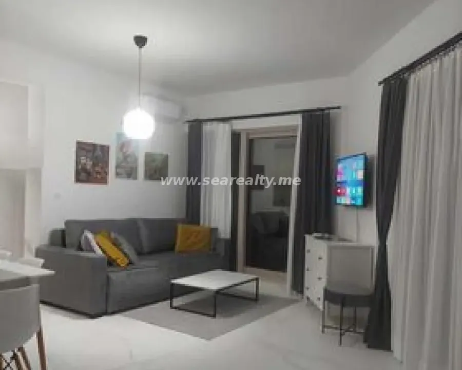 Izdavanje, dvosoban stan, 64m², Budva, Crna Gora